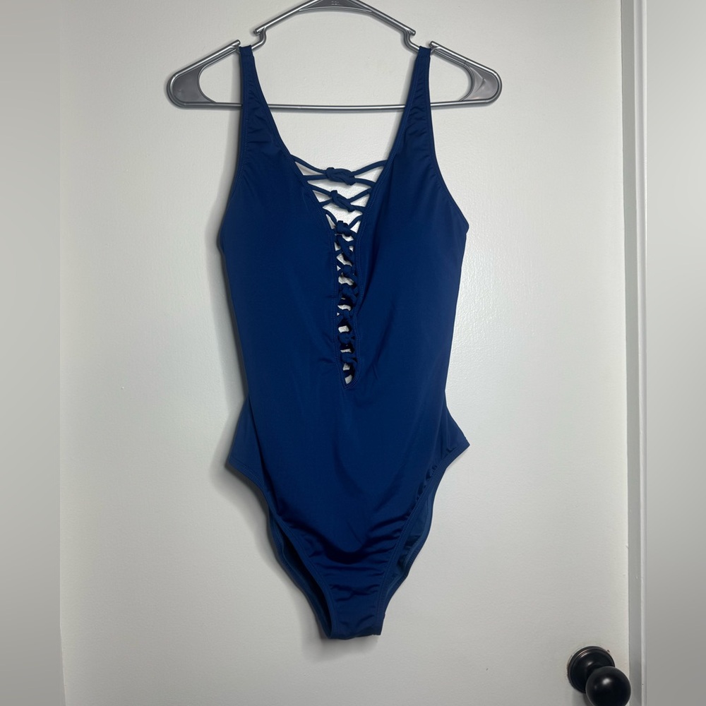 Lilly Pulitzer Isle Lattice One Piece V Neck Swimsuit in Oyster Bay Blue Size 10
